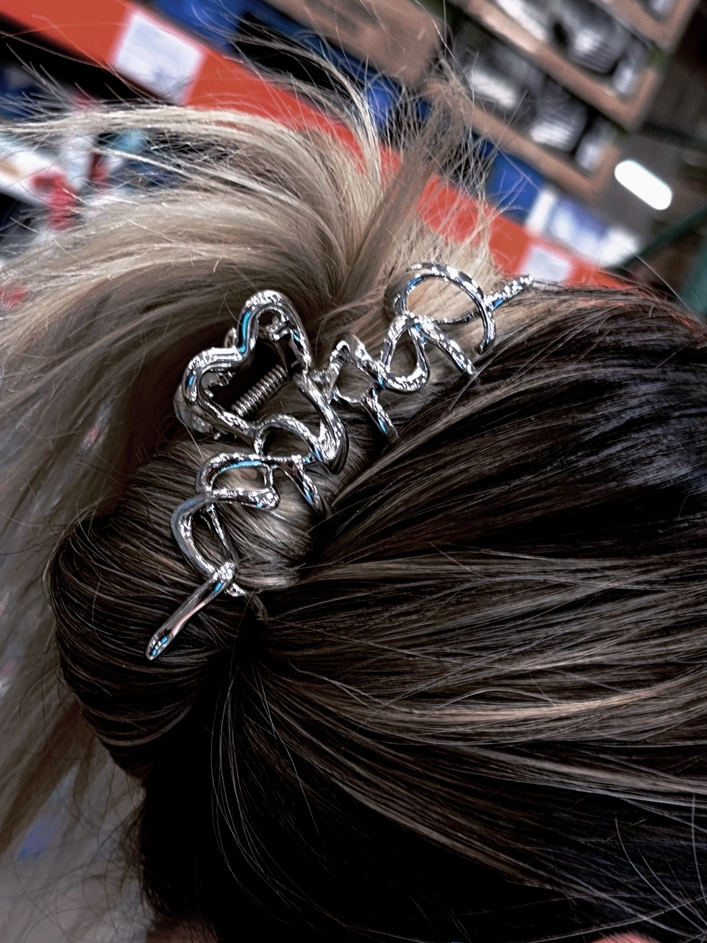 Y2K Swirl Hair Claw